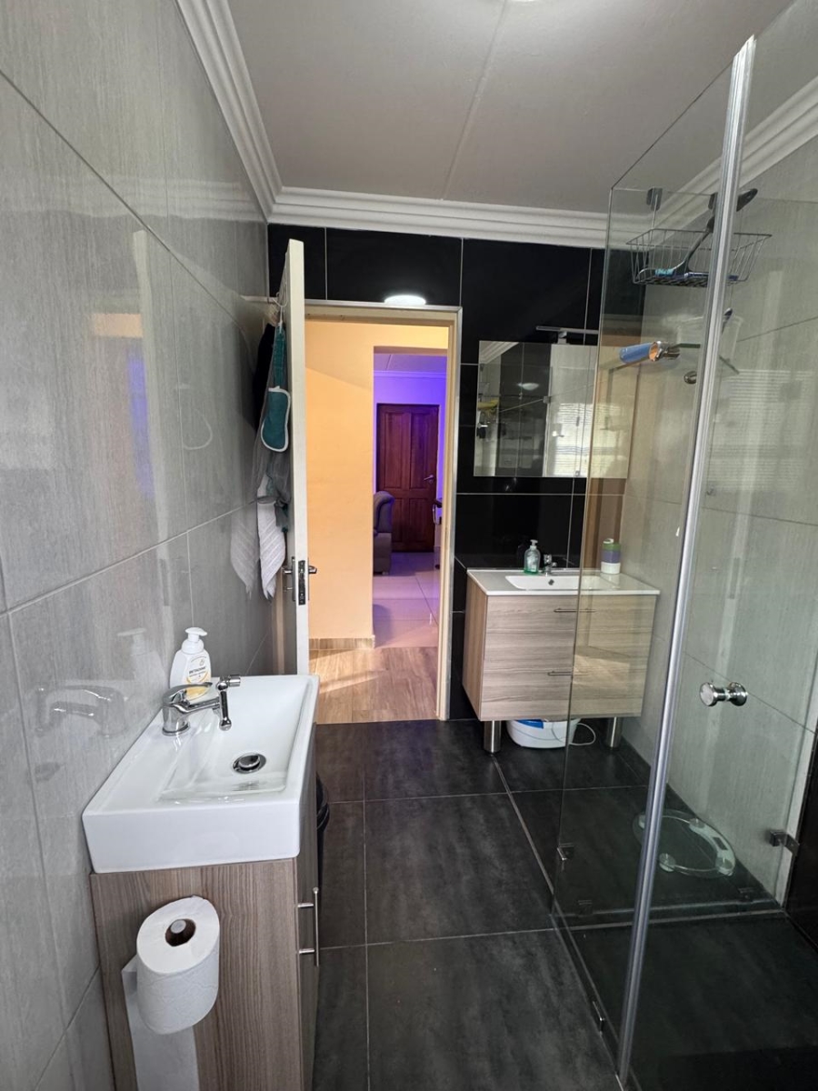 2 Bedroom Property for Sale in Guldenland Western Cape